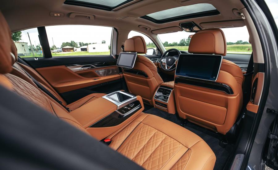 Интерьер BMW 750i xDrive (G11) 2019 года  (NA) (фото 27 из 40)